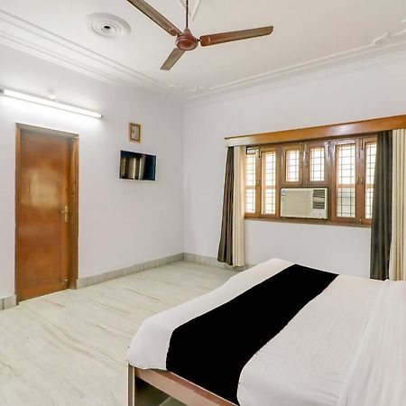 Super Oyo Capital O Heritage House Colonelganj Esterno foto
