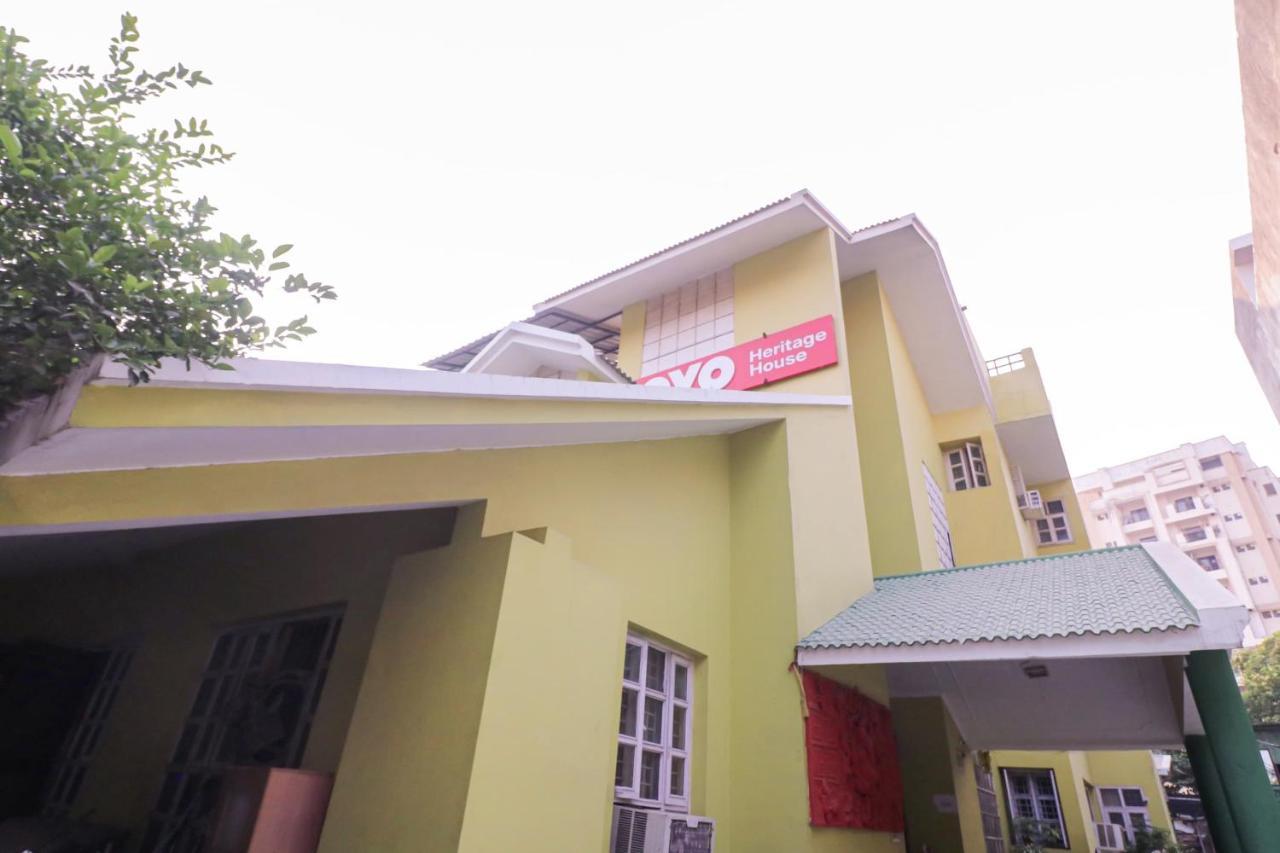 Super Oyo Capital O Heritage House Colonelganj Esterno foto