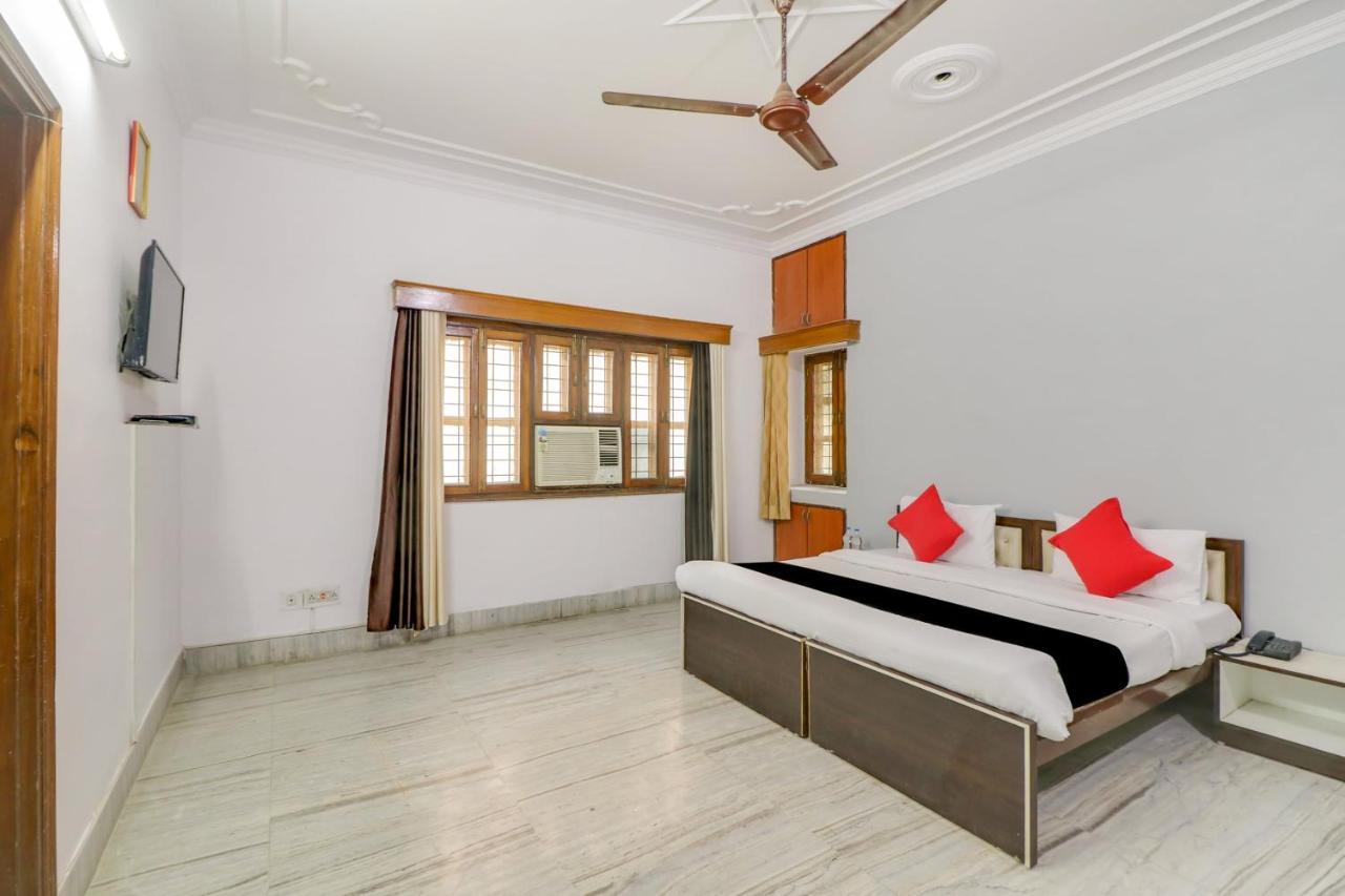 Super Oyo Capital O Heritage House Colonelganj Esterno foto