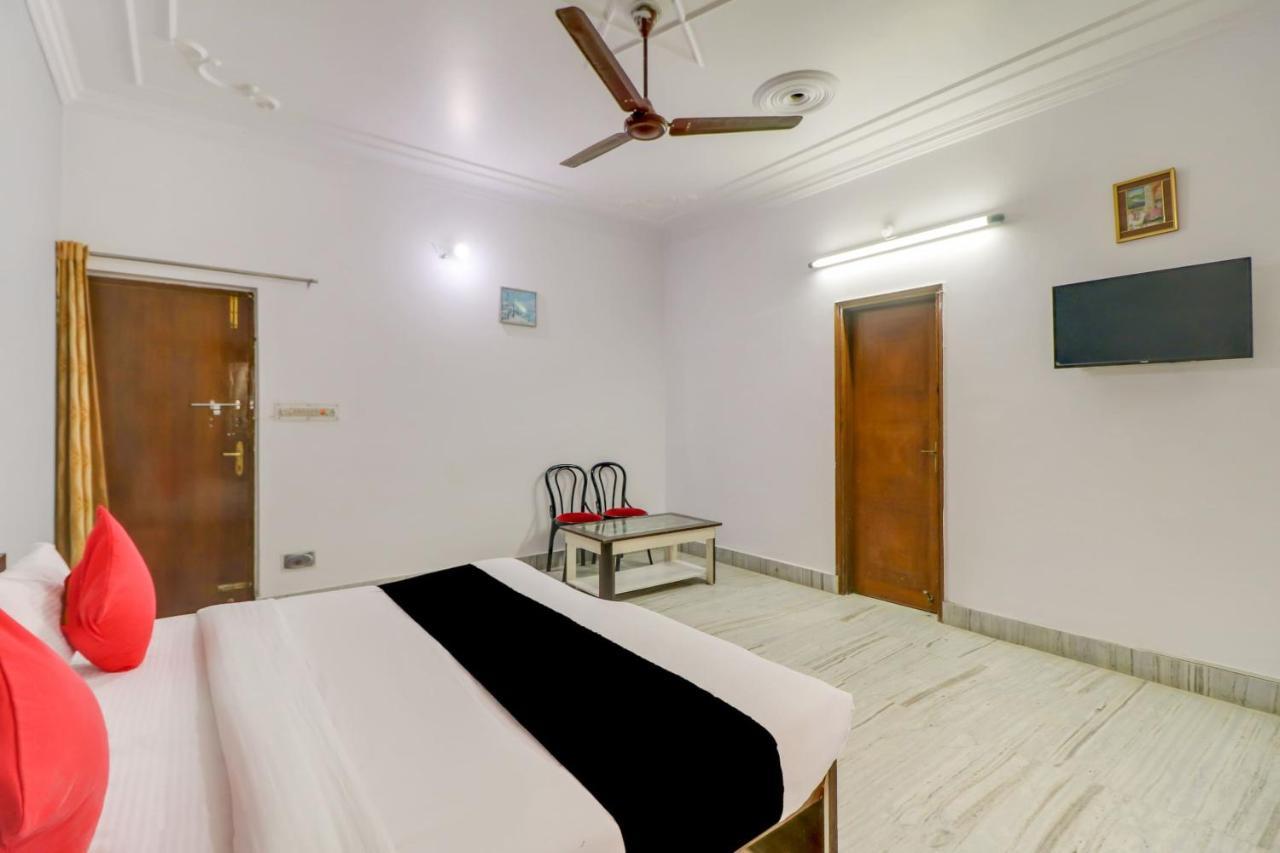 Super Oyo Capital O Heritage House Colonelganj Esterno foto