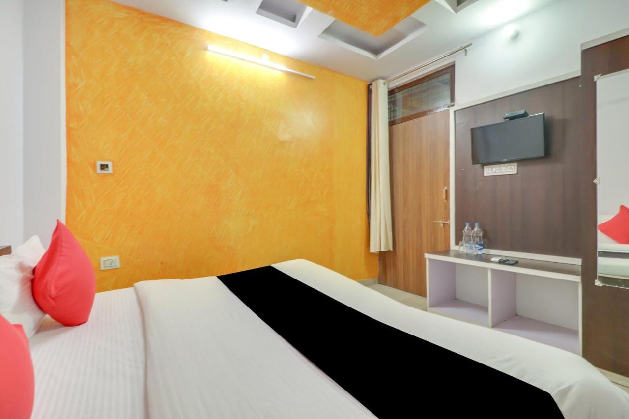 Super Oyo Capital O Heritage House Colonelganj Esterno foto