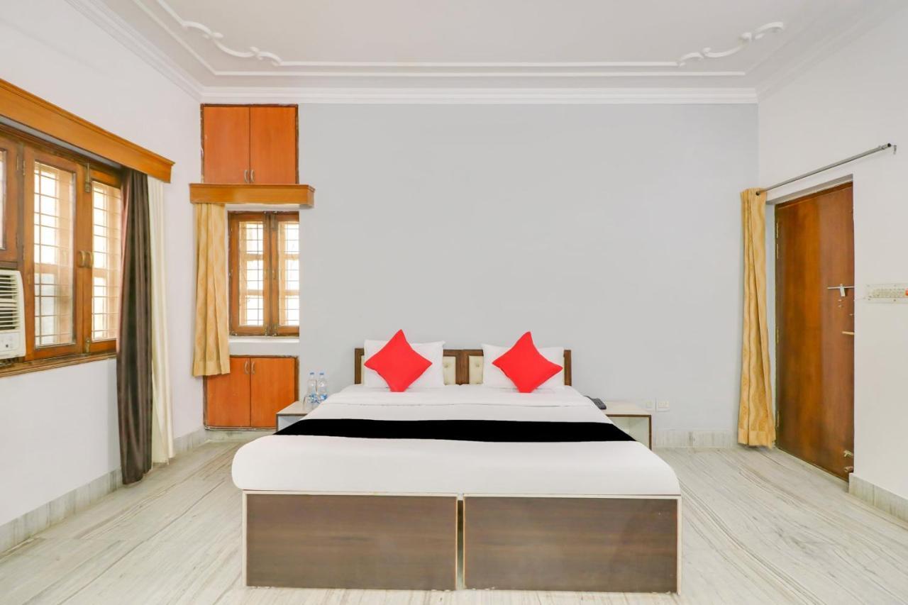 Super Oyo Capital O Heritage House Colonelganj Esterno foto